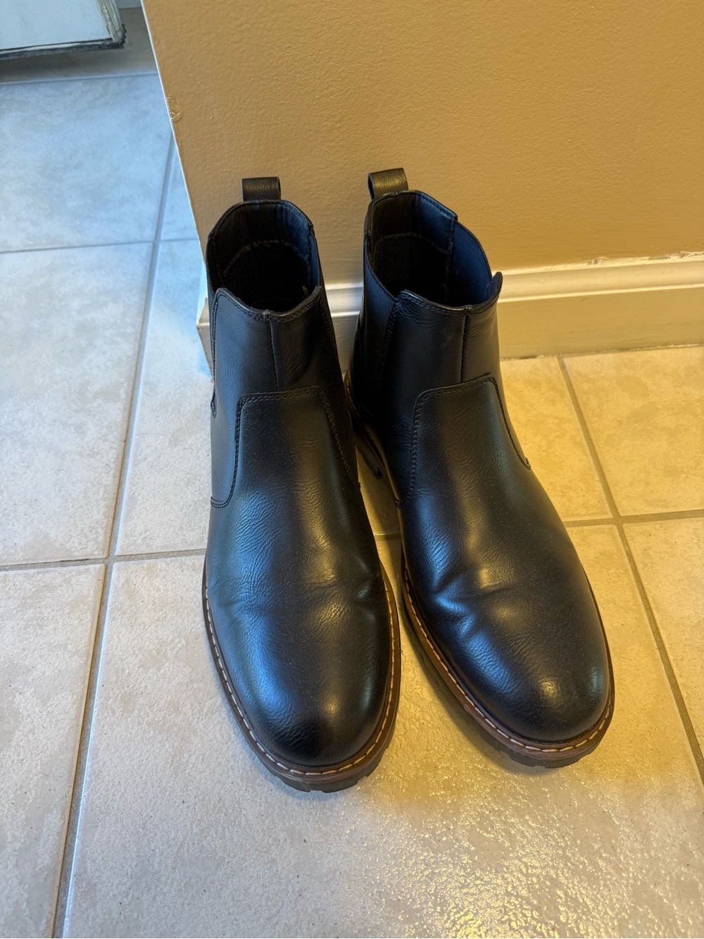 Men's Black Leather Chukka Boots with Stitched Sole